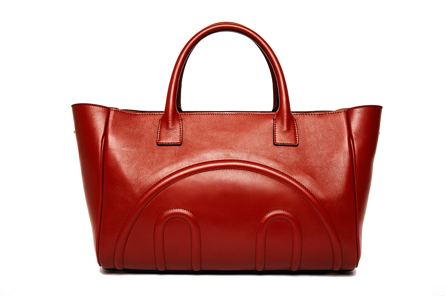 Packshot of large tote handbag in red