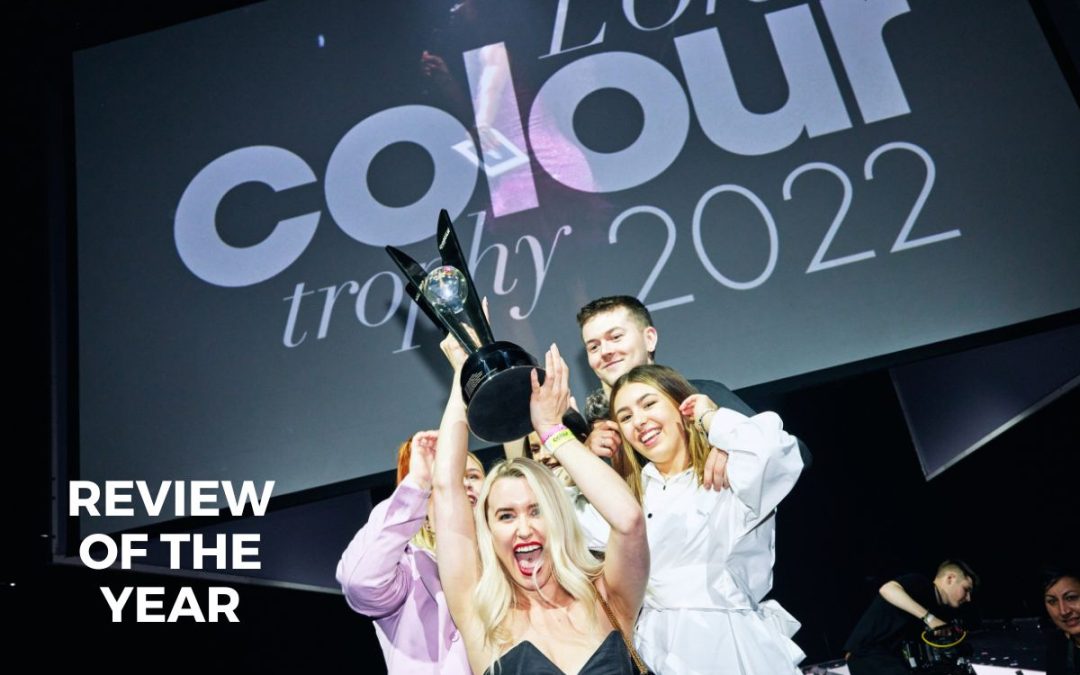 Image of winners of the 2022 L'Oreal Colour Trophy holding an award up in the air